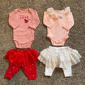 Lot of 2 girls newborn outfits